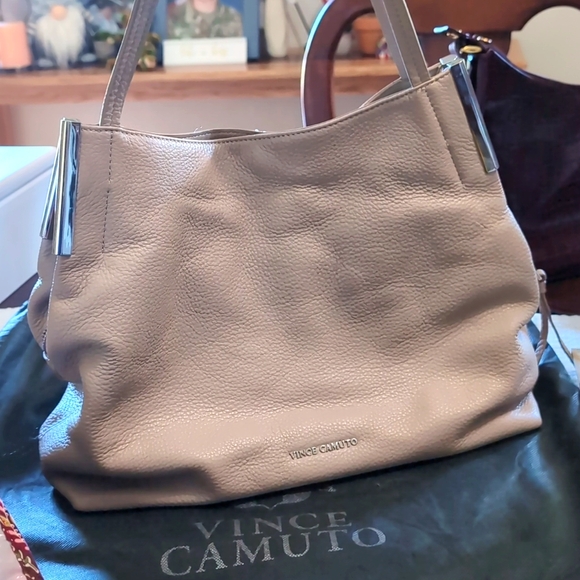 Vince Camuto Handbags - GUC  💜 Vince Camuto Tote